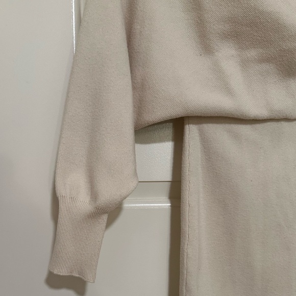 Gianni Bini Size Small Cream Long-Sleeve V-Neck Sweater Dress - Picture 5 of 8